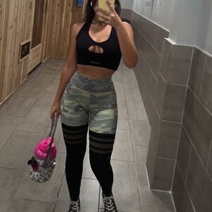 Bombshell Camo Leggings